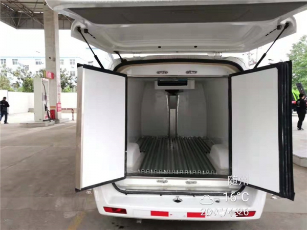 福田风景V5面包型冷藏车