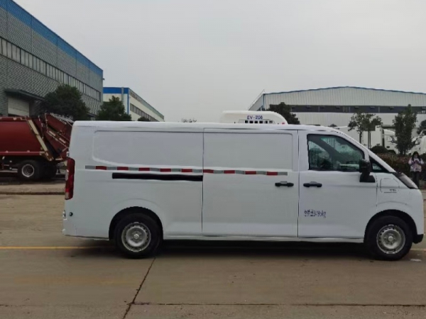 吉利V8E纯电面包冷藏车