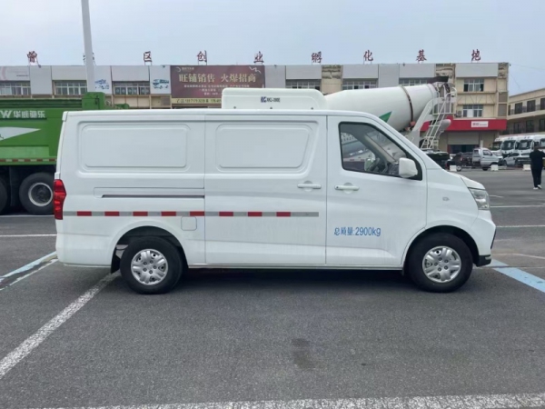 长安睿行EM80纯电面包冷藏车