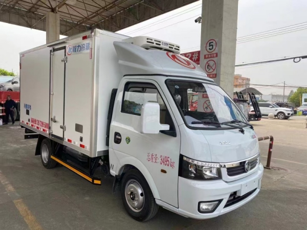 (3.7米）东风途逸CNG汽油双燃料冷藏车