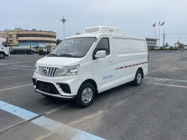 长安睿行EM80纯电面包冷藏车