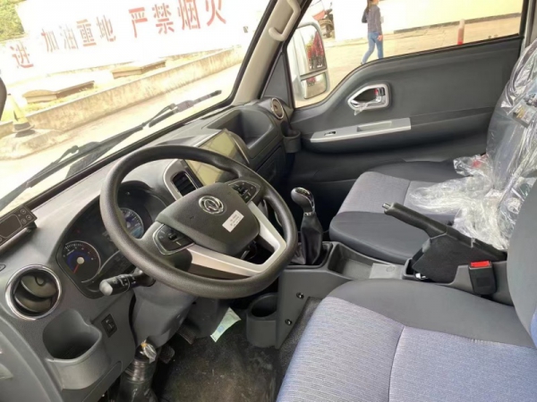 (3.7米）东风途逸CNG汽油双燃料冷藏车