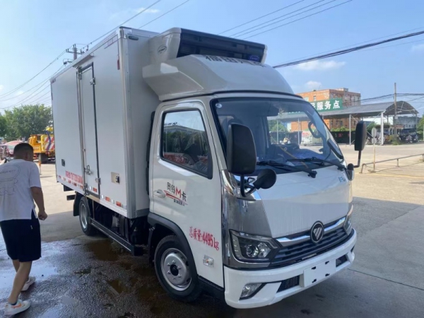 福田奥铃M卡3米7小型冷藏车