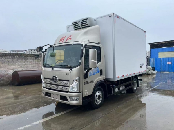 解放领途4米2蓝牌冷藏车