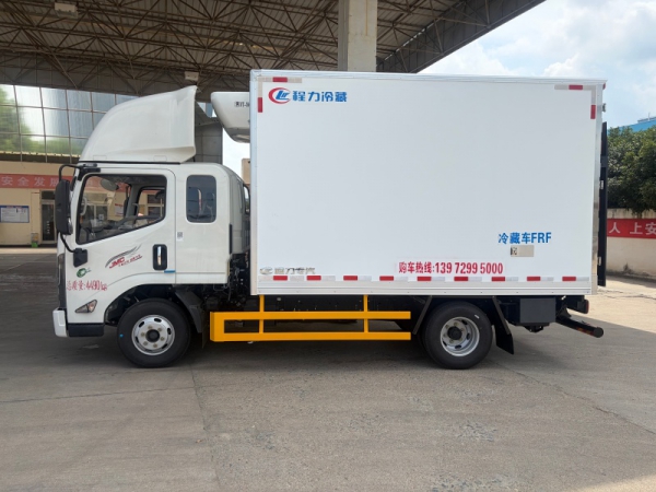 江铃凯运4米2蓝牌冷藏车