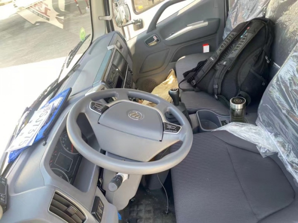 福田奥铃4米2蓝牌冷藏车
